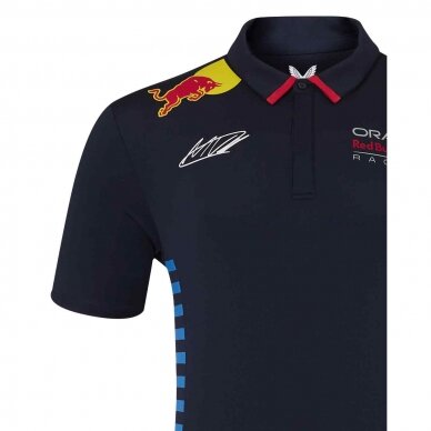 RED BULL Castore Max Verstappen mėlyna polo marškinėliai vyrams RBR24_PLH_MVE 2 RED BULL Castore Max Verstappen mėlyna polo marškinėliai vyrams RBR24_PLH_MVE 2