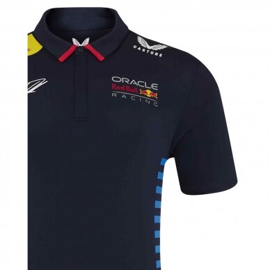 RED BULL Castore Max Verstappen mėlyna polo marškinėliai vyrams RBR24_PLH_MVE 3 RED BULL Castore Max Verstappen mėlyna polo marškinėliai vyrams RBR24_PLH_MVE 3